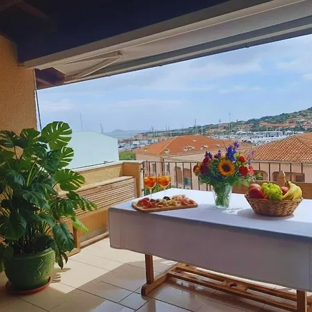 Terrace With Port View شقة